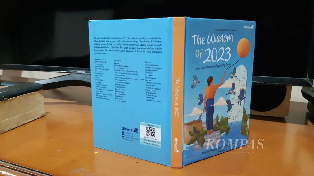 Buku <i>The Wisdom of 2023: Kata-kata Bermakna Sepanjang Tahun</i>