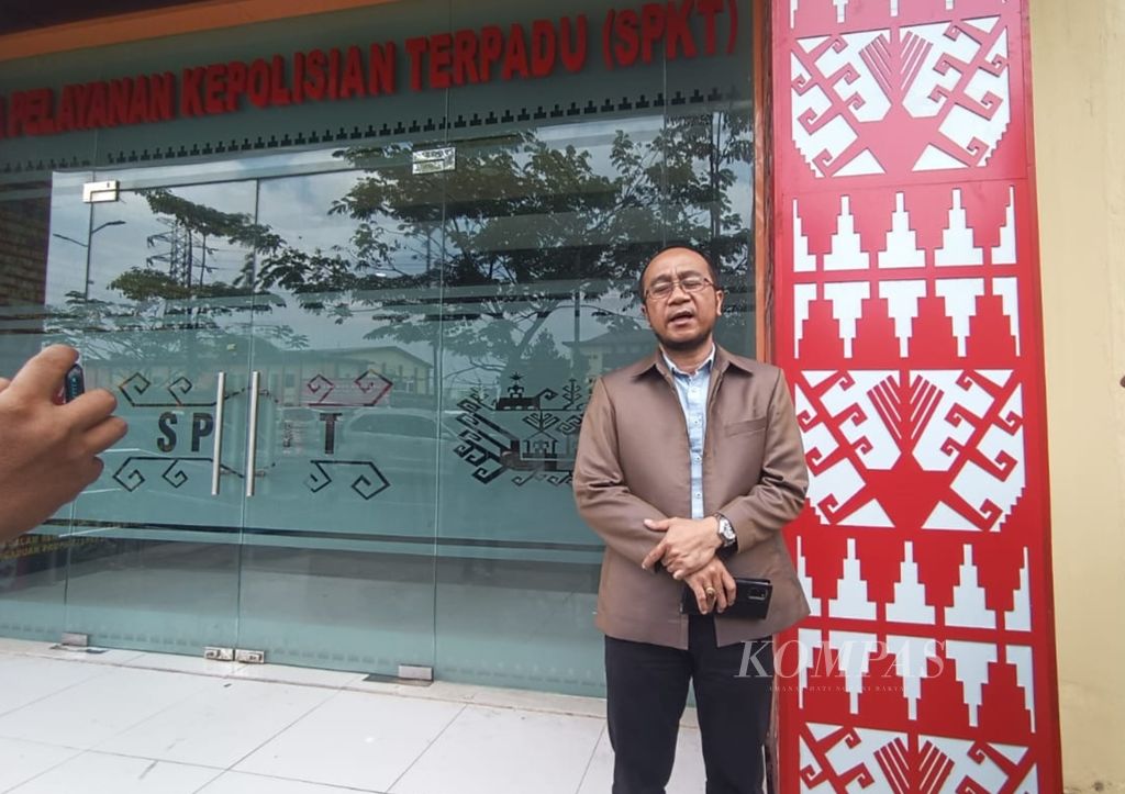 Salatieli Daeli selaku kuasa hukum keluarga Advent Pratama di Polda Lampung, Kamis (24/8/2023).