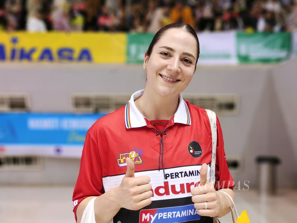 <i>Outside hitter</i> from the United States, Giovanna "Gia" Elisa Milana, after the match between Jakarta Pertamina Enduro and Jakarta BIN in the 2024 Proliga series in Palembang, South Sumatra, at GOR Palembang Sport and Convention Center (PSCC), Friday (10/5/2024). In that match, Jakarta BIN won by a landslide, 3-0 (25-17, 25-21, 25-20).