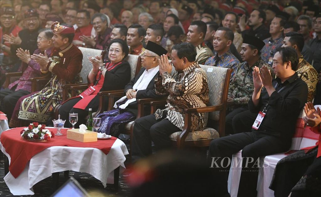 Wakil Presiden Jusuf Kalla, Presiden Joko Widodo, Ketua Umum PDI-P Megawati Soekarnoputri, Wakil Presiden terpilih 2019-2024 KH Ma’ruf Amin, Ketua Umum Partai Gerindra Prabowo Subianto, dan Ketua DPP PDI-P Prananda Prabowo (kiri ke kanan) hadir dalam pembukaan Kongres V PDI-P di Grand Inna Bali Beach Hotel, Bali, Kamis (8/8/2019).