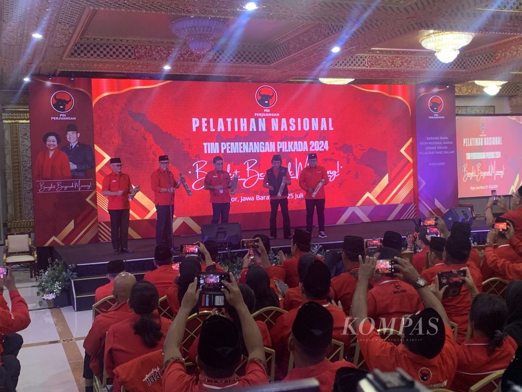 Para calon kepala daerah yang diusung PDI-P menghadiri pelatihan nasional pemenangan Pilkada 2024 di salah satu hotel di Cisarua, Bogor, Jawa Barat.