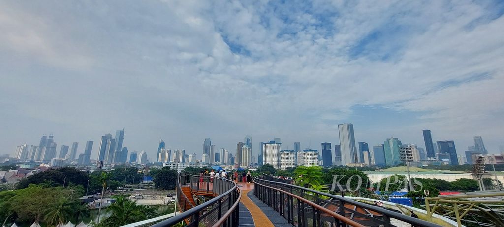 Pemandangan kota Jakarta dari <i>rooftop</i> Senayan Park, Jakarta Pusat, 28 Mei 2022 lalu.