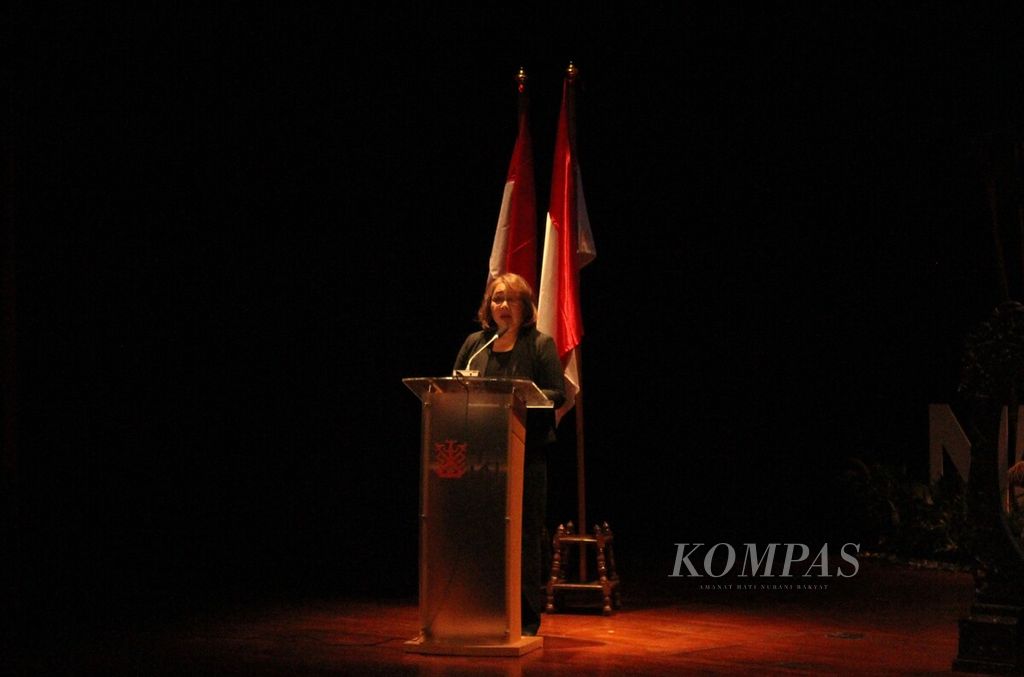 Rektor Institut Kesenian Jakarta Indah Tjahjawulan menghadiri diskusi publik Membangun Ekosistem Seni dan Budaya di IKN, di Teater Kecil, Taman Ismail Marzuki, Jakarta, Kamis (3/8/2023).