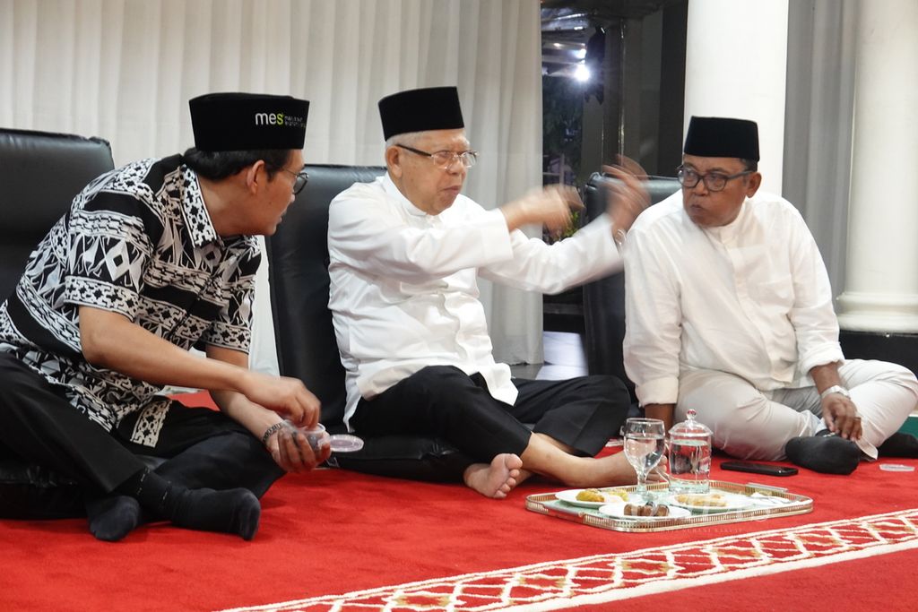 Wakil Presiden Ma’ruf Amin menggelar buka puasa bersama di Kediaman Resmi Wapres di Jakarta, Senin (1/4/2024). Buka bersama dihadiri para pejabat di lingkungan Sekretariat Wapres serta wartawan.