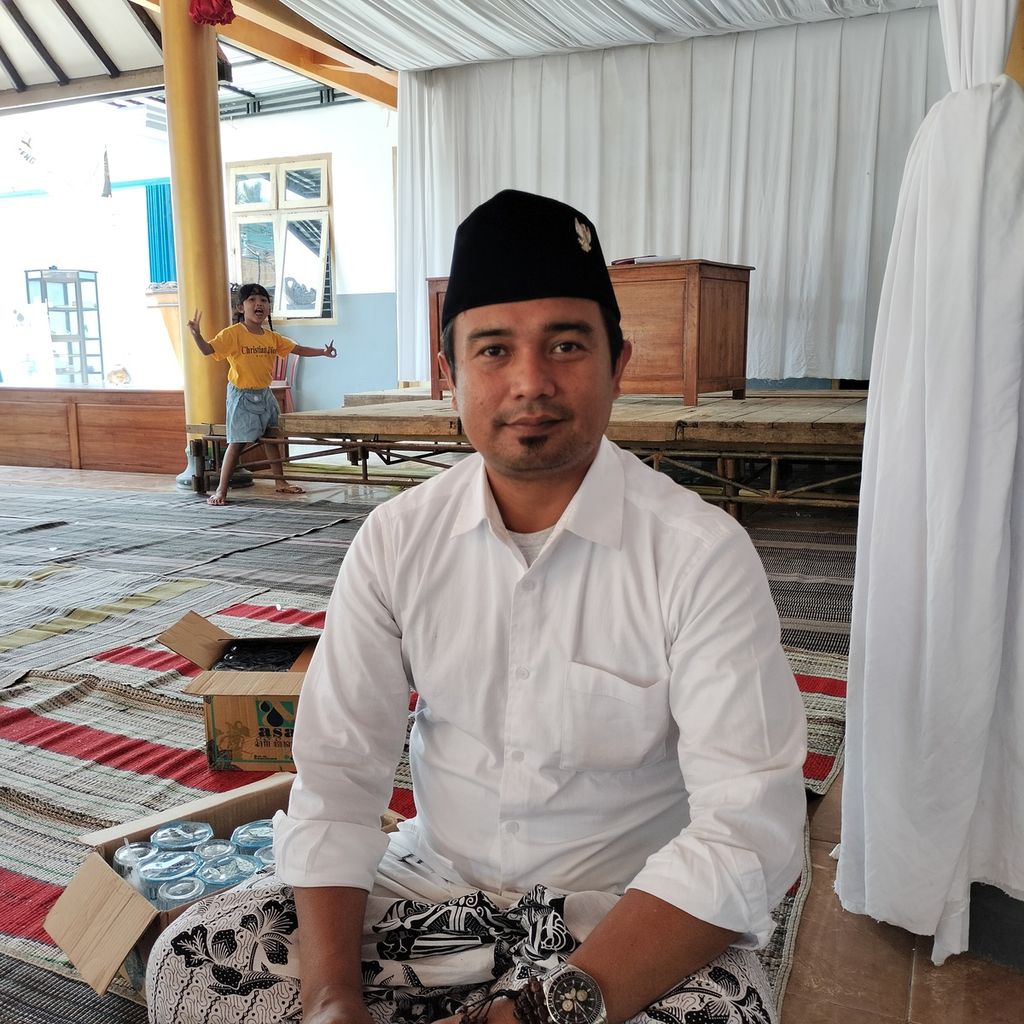 Ariv Iskandar Fathoni (42), Kepala Desa Kedungbanteng, Kecamatan Sumbermanjing Wetan, Kabupaten Malang, Jawa Timur.