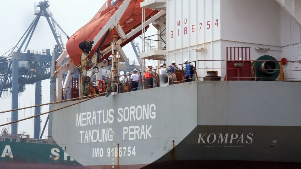 Rute pelayaran layanan yang juga bekerja sama dengan PT Pelabuhan Indonesia (Persero) itu ialah Jakarta-Semarang-Surabaya-Qingdao-Shanghai (China). Barang yang diangkut antara lain papan barecore, plywood, kayu, dan furnitur.
