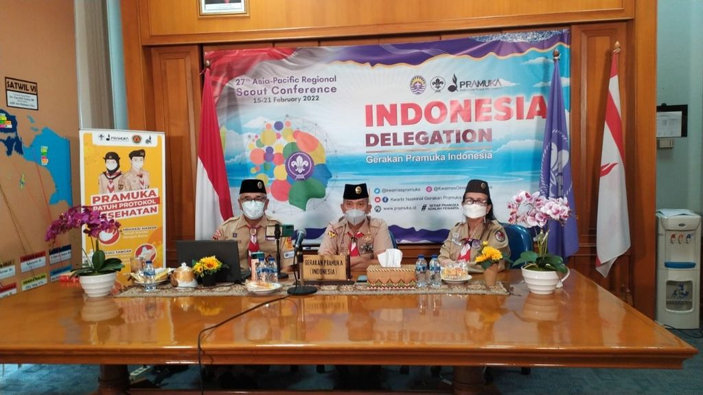 Brata Tryana Hardjosubroto (kiri) bersama delegasi Indonesia mengikuti Konferensi Pramuka Se Asia-Pasifik yang berlangsung tiga tahun sekali dengan tuan rumah Filipina di Manila, Rabu (16/2/2022). Brata terpilih sebagai anggota Komite Pramuka Kawasan Asia-Pasifik masa bakti 2022-2028. 