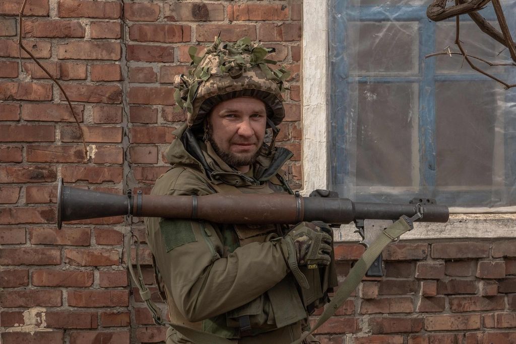 Prajurit infanteri Ukraina di Avdiika, Donetsk, awal April 2024.