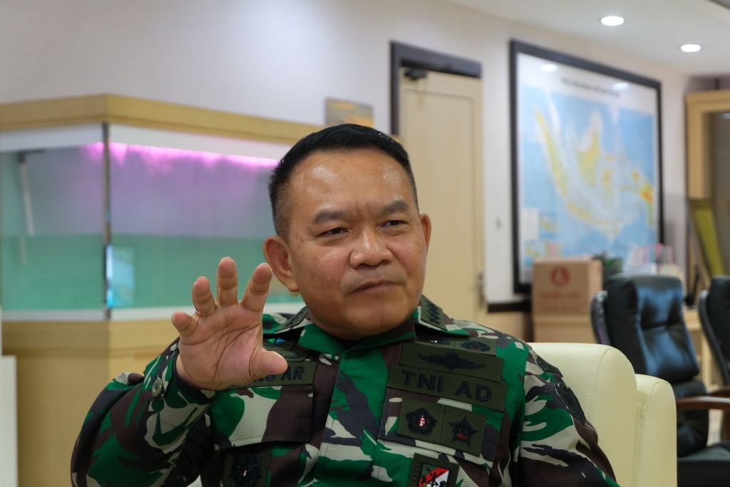 KSAD Jenderal (TNI) Dudung Abdurachman saat ditemui <i>Kompas </i>di Jakarta, Jumat (17/11/2021).