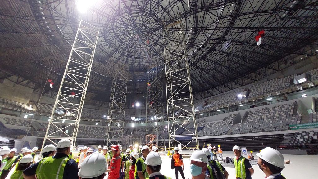 Kunjungan PP Perbasi ke Indonesia Arena, Jakarta, Rabu (8/2/2023). Progres pembangunan arena telah mencapai 81,6 persen dan diperkirakan selesai pada awal Juni. Arena tersebut akan menjadi tempat penyelenggaraan Piala Dunia FIBA 2023 pada 25 Agustus-10 September 2023.