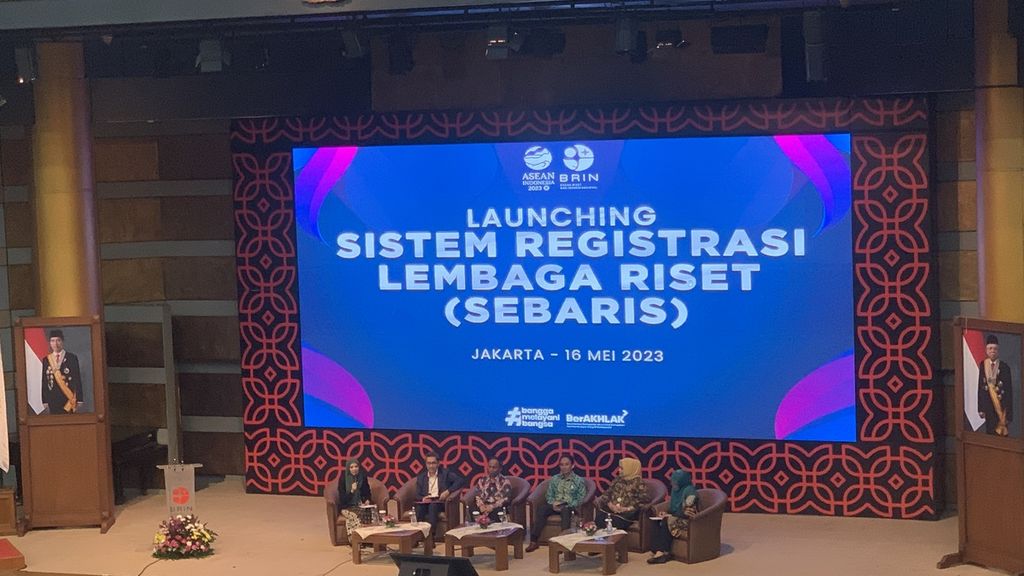 Sesi diskusi saat acara peluncuran aplikasi Sistem Registrasi Lembaga Riset atau Sebaris di Jakarta, Selasa (16/5/2023).