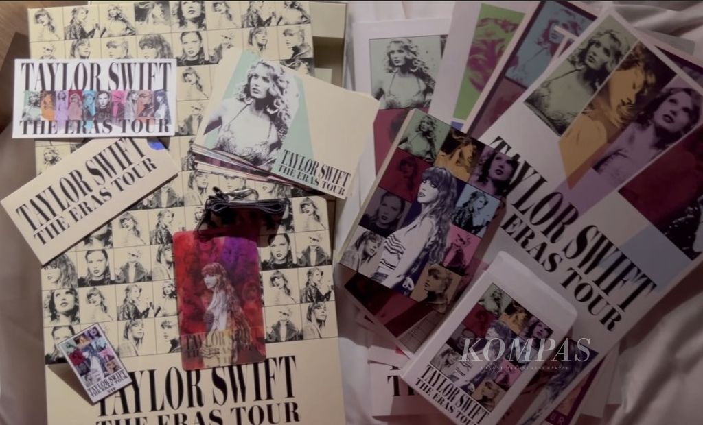 Sejumlah <i>gift </i>untuk pemilik tiket VIP konser Taylor Swift di Singapura.