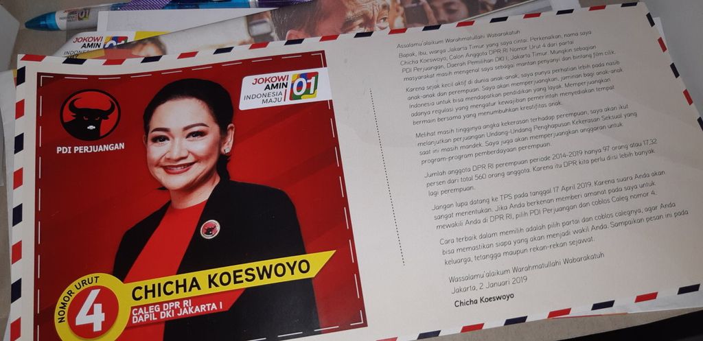 Caleg DPR RI Dapil DKI Jakarta I, Chica Koeswoyo, berkampanye melalui media kartu pos yang dikirim ke rumah warga saat Pemilu 2019. Melalui media tersebut, mantan penyanyi cilik ini memperkenalkan dirinya dan menyampaikan visi misinya dalam memperjuangkan hak anak-anak dan perempuan.