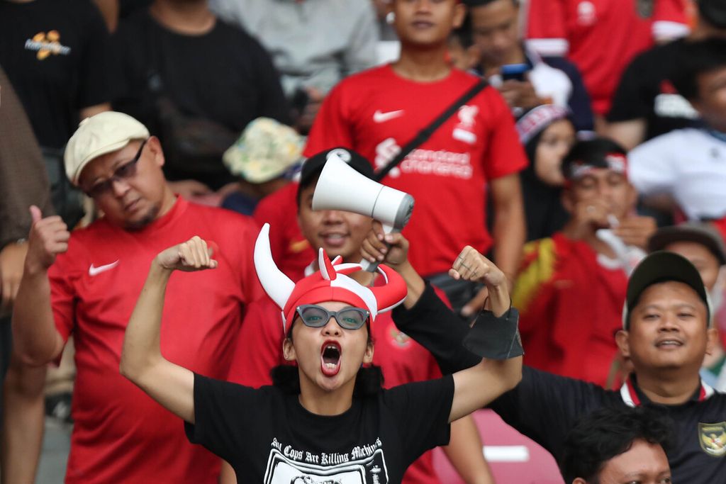 Mau Dibawa ke Mana Fanatisme Suporter Sepak Bola? - Kompas.id