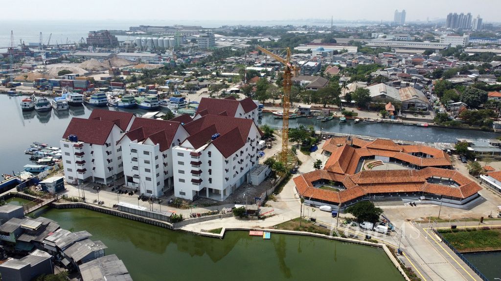 Kompleks Kampung Susun Akuarium yang berdampingan dengan Pasar Heksagon di Penjaringan, Jakarta Utara, Kamis (20/7/2023). Sampai saat ini sudah terbangun empat blok dari rencana lima blok yang direncanakan dibangun. 