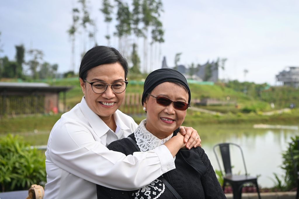 Menteri Keuangan Sri Mulyani Indrawati dan Menteri Luar Negeri Retno LP Marsudi. Keduanya menginspirasi perempuan paruh baya pun bisa sukses dan bahagia.