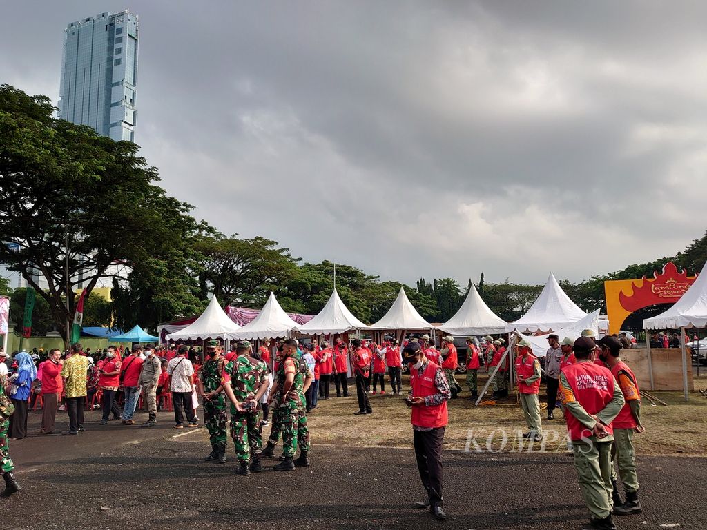 Suasana kegiatan vaksinasi merdeka yang digelar sebagai salah satu rangkaian perayaan HUT Ke-77 RI di Bandar Lampung, Kamis (18/8/2022). 
