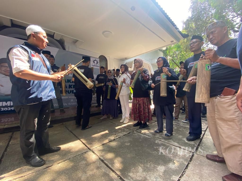 Peluncuran gerakan 1 juta kentongan perubahan berlangsung pada Jumat (15/12/2023) di Sekretariat Koalisi Perubahan, Jakarta Selatan. Gerakan ini diinisiasi oleh Forum Masyarakat Santri Nusantara (FormasNU).