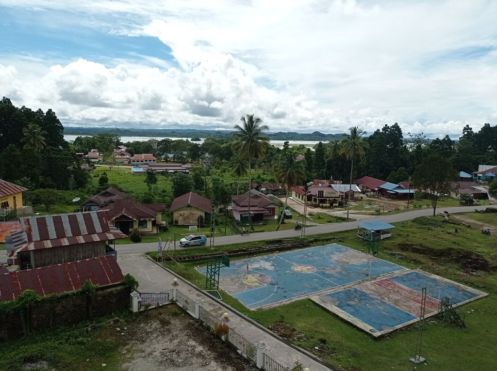 Suasana di Distrik Ayamaru, Kabupaten Maybrat, Papua Barat, Rabu (13/7/2022). Distrik ini satu dari 24 distrik di Maybrat.
