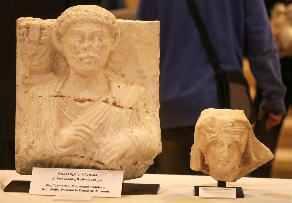Lima artefak dari abad ke-2 dan ke-3 SM milik Suriah kembali ke negara asalnya. Pengembalian ini dilakukan kolektor salah satu lembaga privat Lebanon ke Suriah, Kamis (20/1/2022), di Museum Nasional Lebanon, Beirut.