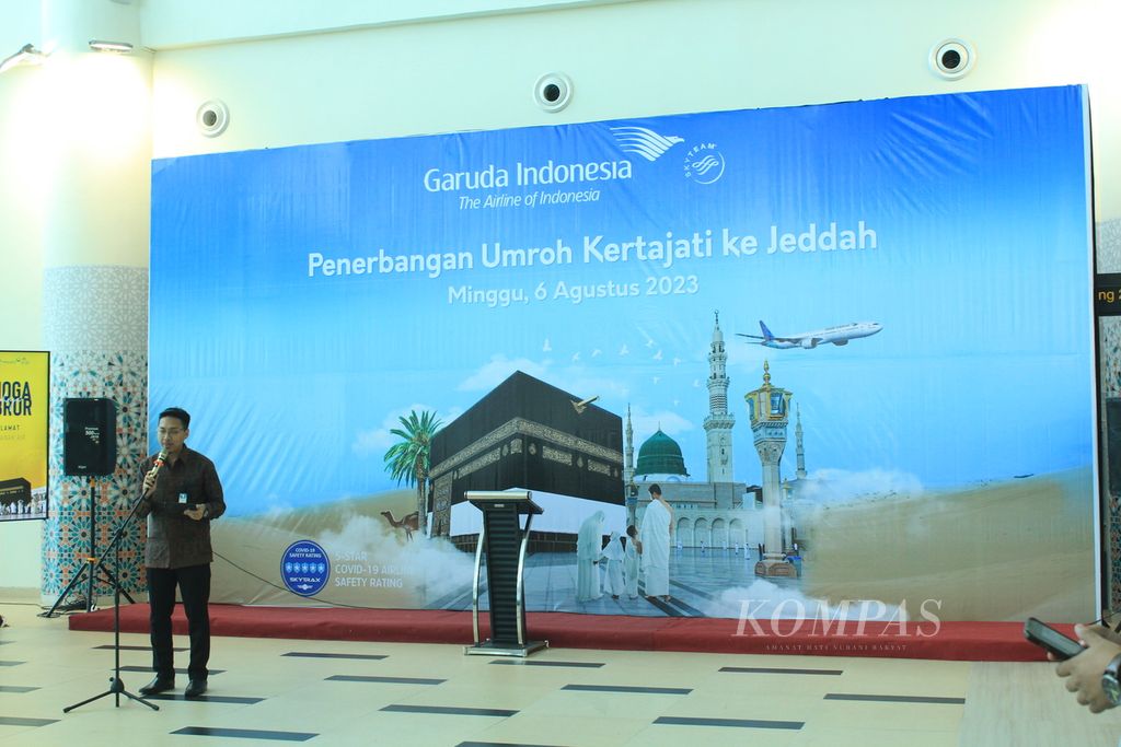 Senior Sales Marketing Manager of Umrah and Hajj at Garuda Indonesia, Dimas Aditya Yudabrata, delivered a speech during the release of the Umrah flight at the West Java International Airport in Kertajati, Majalengka Regency, on Sunday (8/6/2023).
