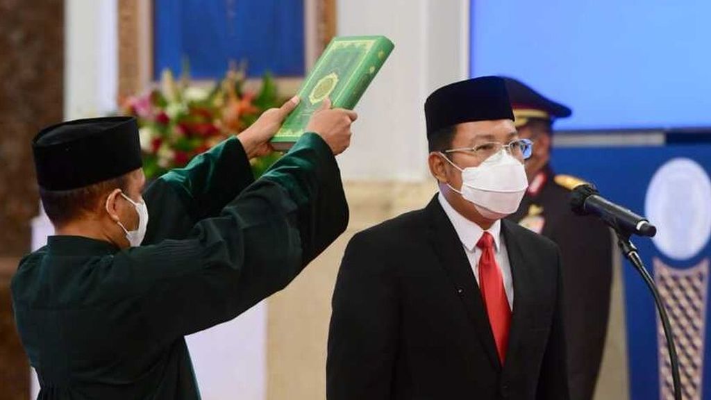 Arief Prasetyo Adi dilantik sebagai Kepala Badan Pangan Nasional di Istana Negara, Jakarta, 21 Februari 2022.