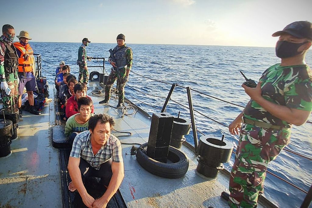 KRI Tjiptadi-381 BKO Gugus Keamanan Laut (Guskamla) Koarmada I menangkap kapal nelayan Vietnam yang tengah mencuri ikan di Laut Natuna Utara.