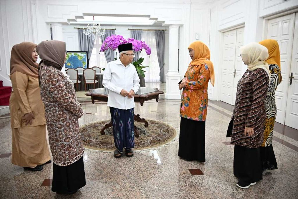 Wakil Presiden Ma’ruf Amin menerima audiensi Ketua Umum Pimpinan Pusat (PP) Muslimat Nahdlatul Ulama (NU) yang juga Gubernur Jawa Timur Khofifah Indar Parawansa, di Kediaman Resmi Wapres, Jalan Diponegoro, Jakarta Pusat, Kamis (18/1/2024).