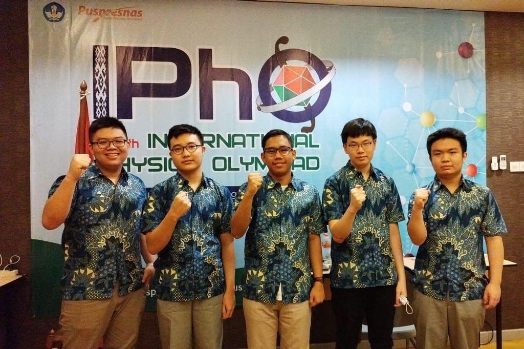 Tim Olimpiade Fisika Indonesia mencatatkan prestasi di Olimpiade Fisika Internasional (International Physics Olympiad/IPhO) yang digelar pada 10-17 Juli 2022 di Zurich, Swiss.