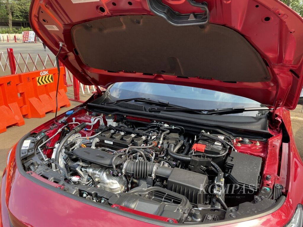 Ruang pacu All New Honda Civic RS menyimpan mesin 4 silinder DOHC berkapasitas 1.498 cc dilengkapi turbo. Mesin itu menghasilkan tenaga puncak 178 PS di putaran mesin 6.000 rpm, dan torsi maksimal 240 Nm pada putaran 1.700-4.500 rpm. Mesin ini masih sama dengan Civic generasi sebelumnya, hanya performanya ditingkatkan.