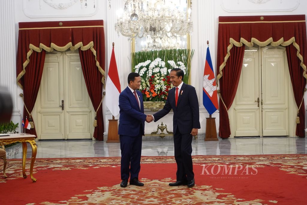 Presiden Joko Widodo saat bertemu dengan Perdana Menteri Kamboja Hun Manet di Istana Merdeka, Jakarta, Senin (4/9/2023).