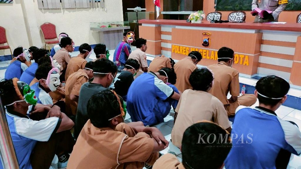 Sebanyak 26 pelajar diamankan Polres Magelang Kota karena terlibat dalam aksi pengeroyokan di Jalan Urip Sumoharjo, Kota Magelang, Jawa Tengah, Rabu (29/11/2023).