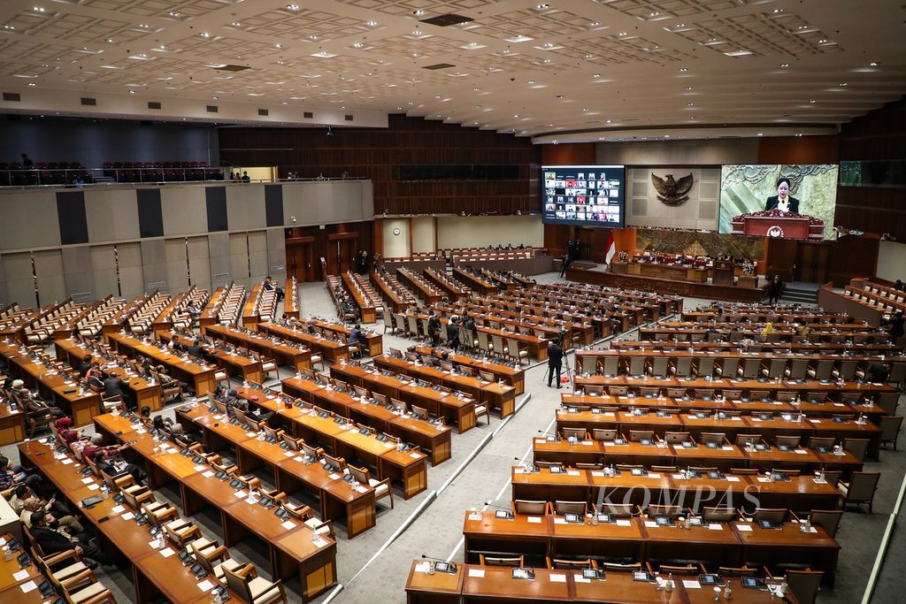 Suasana rapat paripurna di Gedung Parlemen, Jakarta, Selasa (16/5/2023). Dalam rapat paripurna tersebut, Ketua DPR Puan Maharani menyampaikan pidato pembukaan masa persidangan V tahun sidang 2022-2023. 