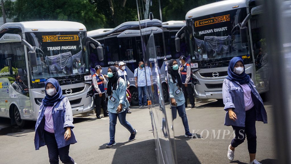 Suasana acara peluncuran pengoperasian Bus Kita Trans Pakuan di halaman Balai Kota Bogor, Kota Bogor, Jawa Barat, Selasa (2/11/2021). 