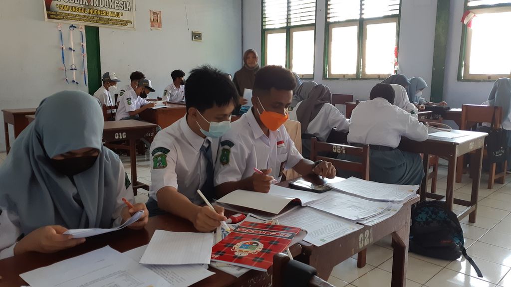 Suasana belajar di SMK Yayasan Pendidikan Islam di Kota Jayapura, Papua, pada Rabu (3/11/2021). 