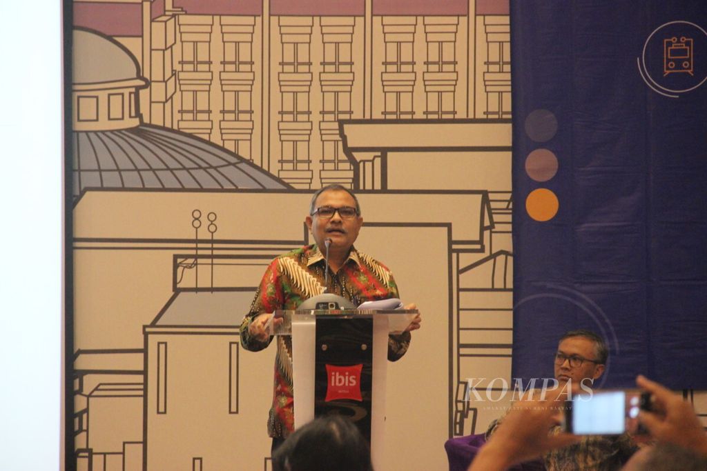 Guru Besar Ilmu Ekonomi Universitas Tanjungpura Pontianak Eddy Suratman