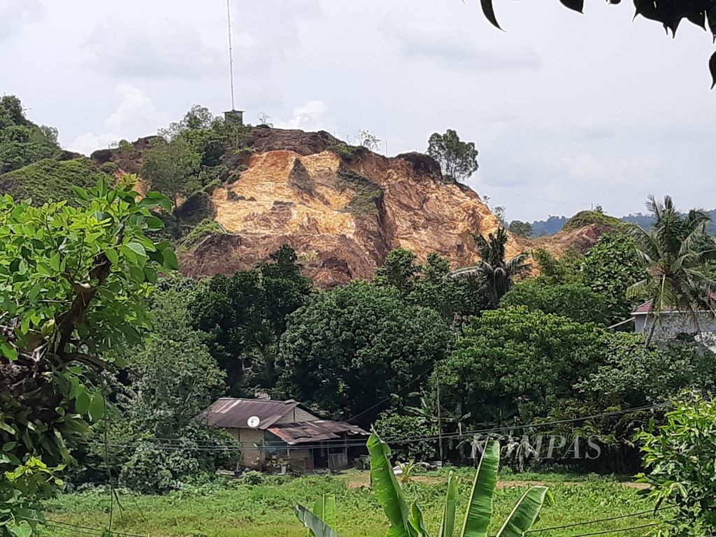 Tampak salah satu lokasi tambang galian C yang diduga tidak berizin di Kota Sorong, Papua Barat Daya, 12 April 2023.