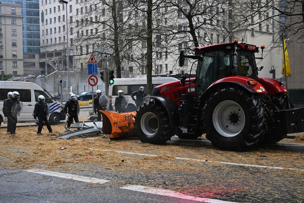 Unjuk rasa petani Belgia pada Senin (26/2/2024) di Brussels, Belgia.