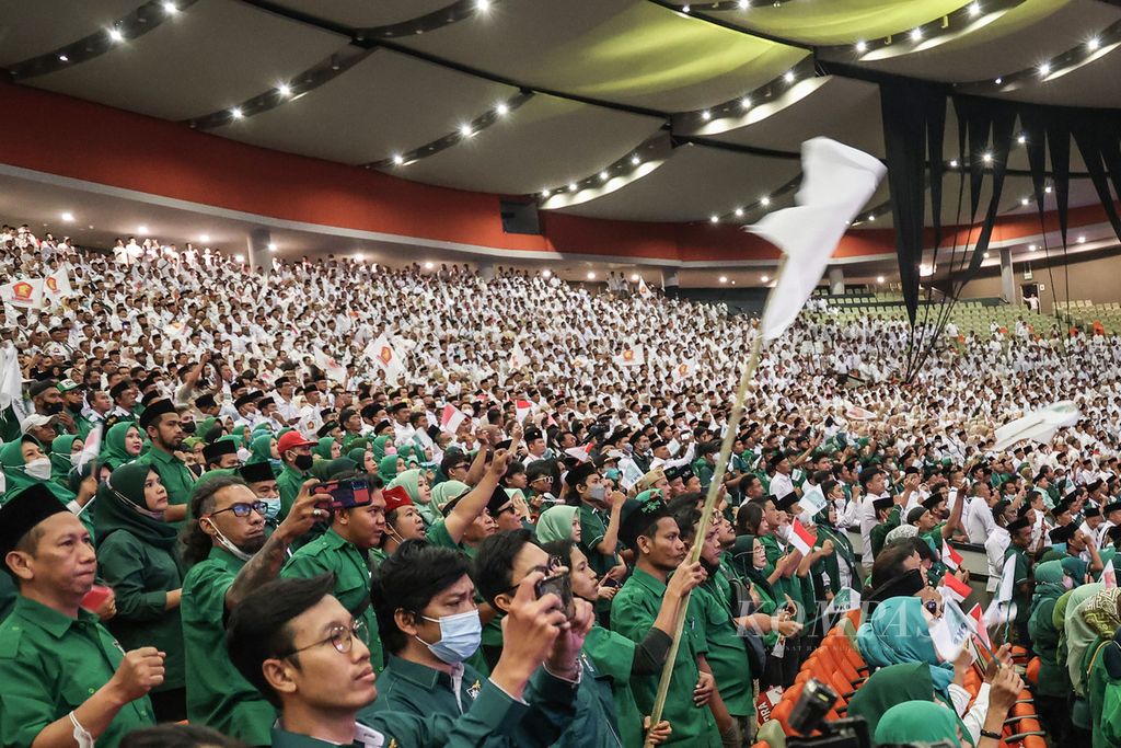 Ribuan kader Partai Gerindra dan Partai Kebangkitan Bangsa (PKB) menghadiri deklarasi koalisi Partai Gerindra dengan PKB dalam Pemilu 2024 di Sentul, Bogor, Jawa Barat, Sabtu (13/8/2022). Dalam deklarasi tersebut, ditandatangani piagam kerja sama antara Partai Gerindra dan PKB dalam Pilpres 2024. 