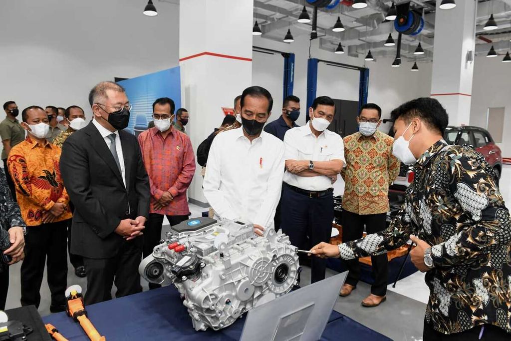 Presiden Joko Widodo pada acara peresmian pabrik PT Hyundai Motor Manufacturing Indonesia dan peluncuran mobil listrik IONIQ 5 di Kabupaten Bekasi, Provinsi Jawa Barat, Rabu (16/3/2022).