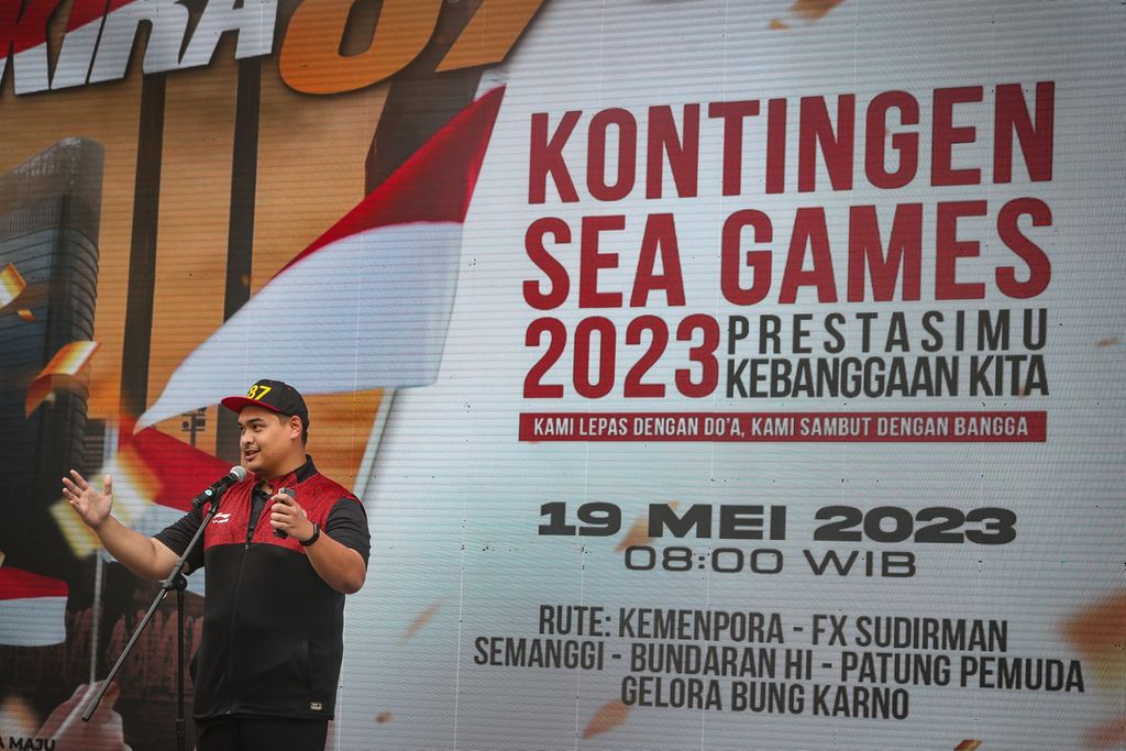 Menteri Pemuda dan Olahraga Dito Ariotedjo memberikan sambutan sebelum mengawali Kirab Juara di Kantor Kementerian Pemuda dan Olahraga, Jakarta, Jumat (19/5/2023). 