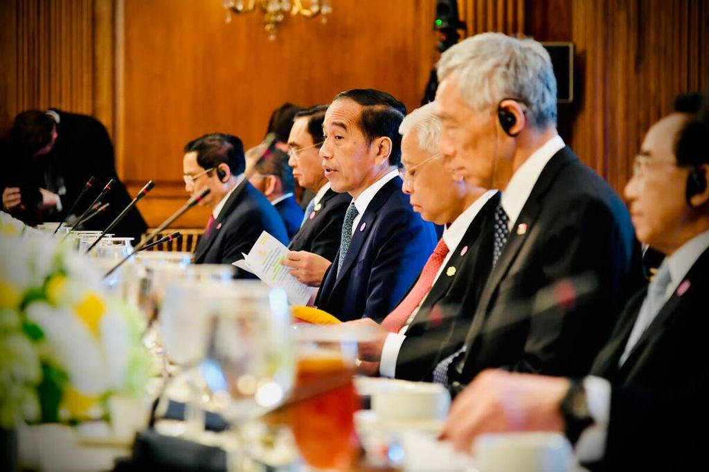 Presiden Joko Widodo saat menyampaikan sambutannya pada jamuan santap siang pemimpin negara-negara ASEAN bersama Ketua Dewan Perwakilan AS Nancy Pelosi dan anggota Kongres AS di Capitol Hill, Washington DC, Kamis, 12 Mei 2022.