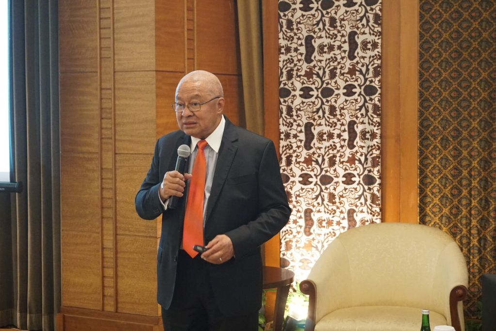 CEO Rabobank International Indonesia Jos Luhukay mengartikan disrupsi sebagai gangguan atau masalah yang menginterupsi sebuah aktivitas atau proses. Dalam dunia bisnis, ini didorong oleh keberadaan perusahaan-perusahaan yang berada di tingkat kewirausahaan (<i>entrepreneurial state</i>).
