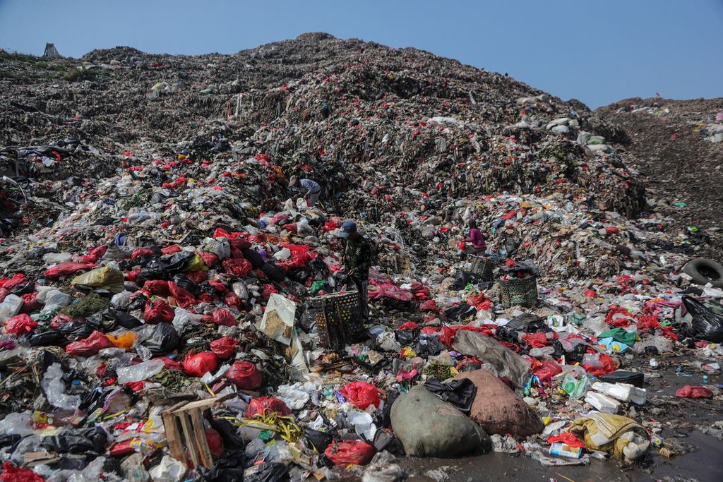 Kondisi di Tempat Pengelolaan Sampah Terpadu Bantargebang di Kota Bekasi, Jawa Barat, Selasa (27/6/2023).