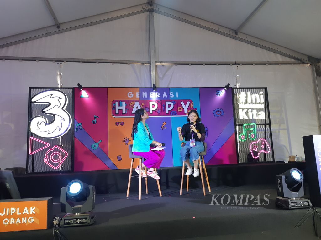 Theodora Stefani selaku Creator Program Manager Noice menjadi salah satu pembicara dalam Festival Happy yang digelar di Bandar Lampung, Sabtu (24/9/2023). 