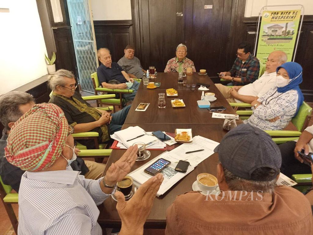 Koalisi Masyarakat Sipil (KMS) Medan-Sumatera Utara melakukan diskusi bertema "Revitalisasi Lapangan Merdeka" di Gedung Avros, di kawasan Kesawan, Medan, Sabtu (4/6/2022).