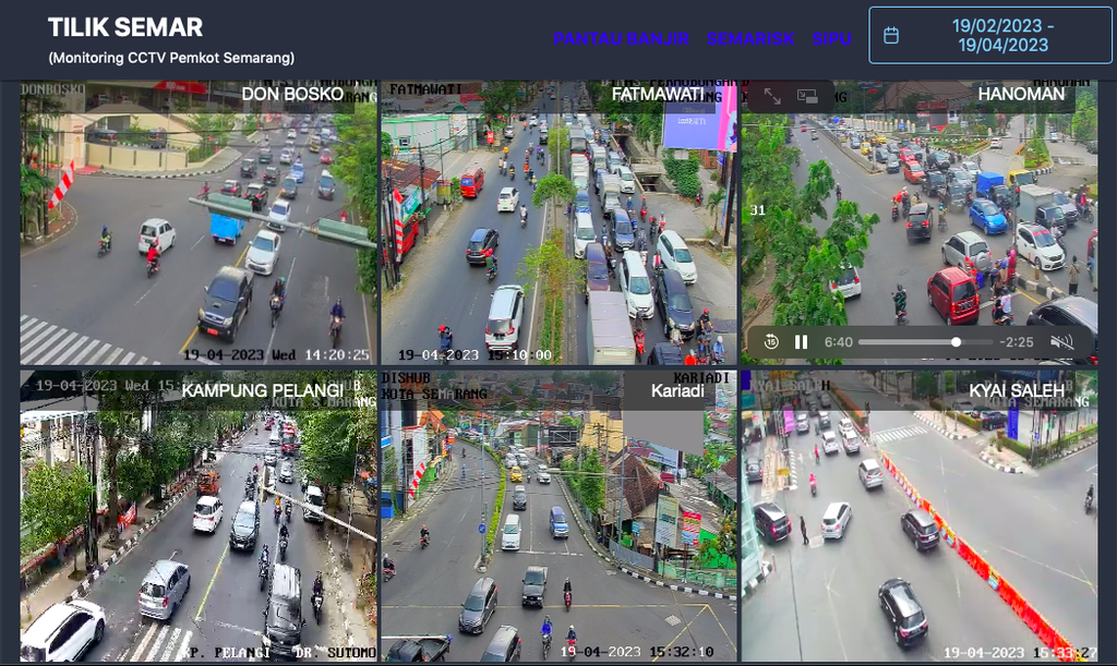 Suasana lalu lintas di dalam Kota Semarang, Jawa Tengah, Rabu (19/4/2023) petang. Kondisi lalu lintas dalam kota padat setelah adanya penerapan sistem satu arah atau<i> one way</i>.