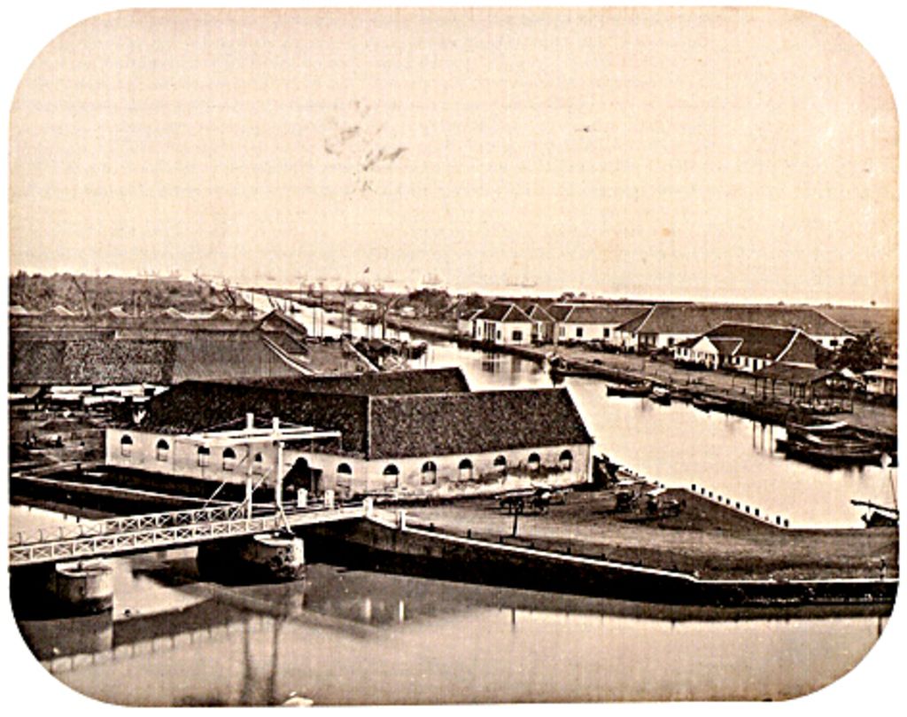 Kawasan Pasar Ikan tempo dulu, terdapat kanal yang pada zaman VOC merupakan pintu masuk utama ke Batavia melalui jalur laut.