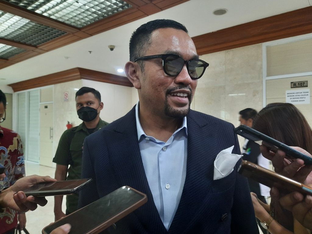 Vice Chairman of Commission III, Ahmad Sahroni, from the Nasdem Party Faction, responded to questions from the media at the Parliament Complex, Nusantara II Building, Jakarta, on Wednesday (14/6/2023).