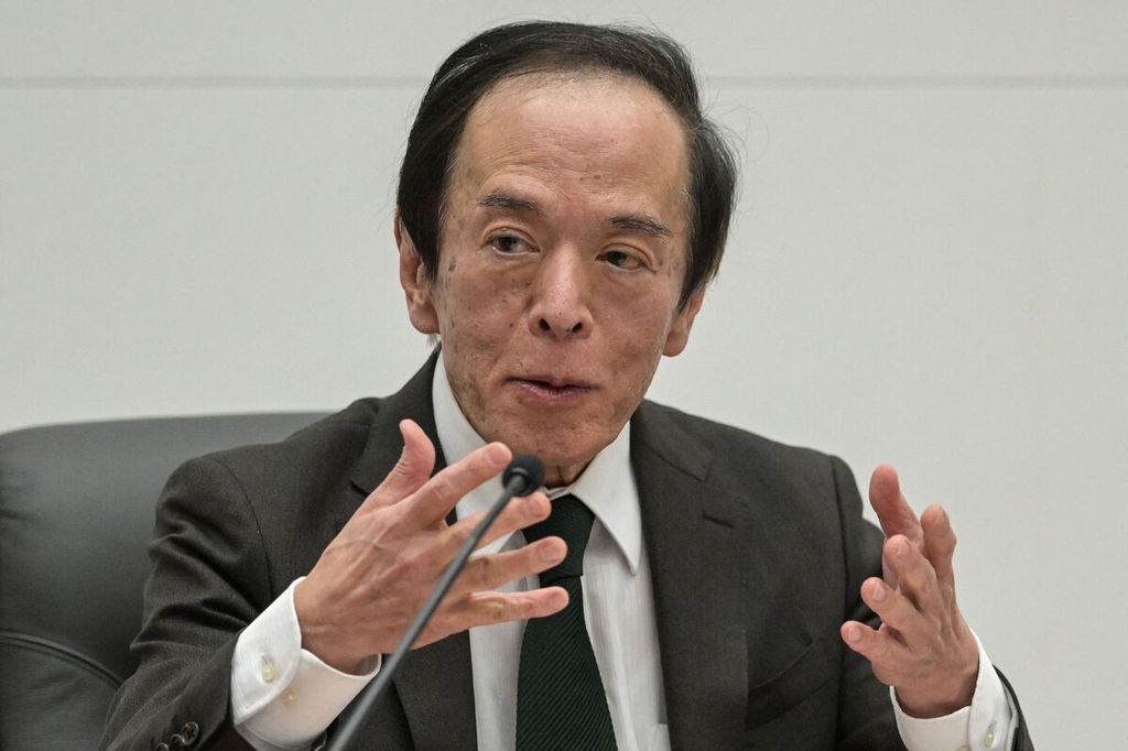 Gubernur Bank Sentral Jepang (BoJ) Kazuo Ueda berbicara pada konferensi pers setelah pertemuan dua hari untuk membahas kebijakan moneter di kantor pusat BOJ di Tokyo, Jepang, Selasa (19/3/2024). 